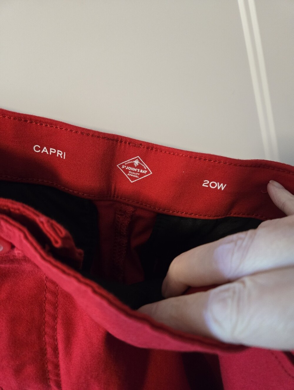 Women's Red Capri Pants Size 20W Plus - Picture 3 of 4